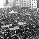 1968: el mundo era un hervidero. En la imagen, estudiantes protestando el 2 de octubre de 1968 en Tlatelolco, en la Ciudad de México... pocos minutos depues de tomada esta imagen muchos quedarían tendidos muertos sobre la plancha de dicha plaza